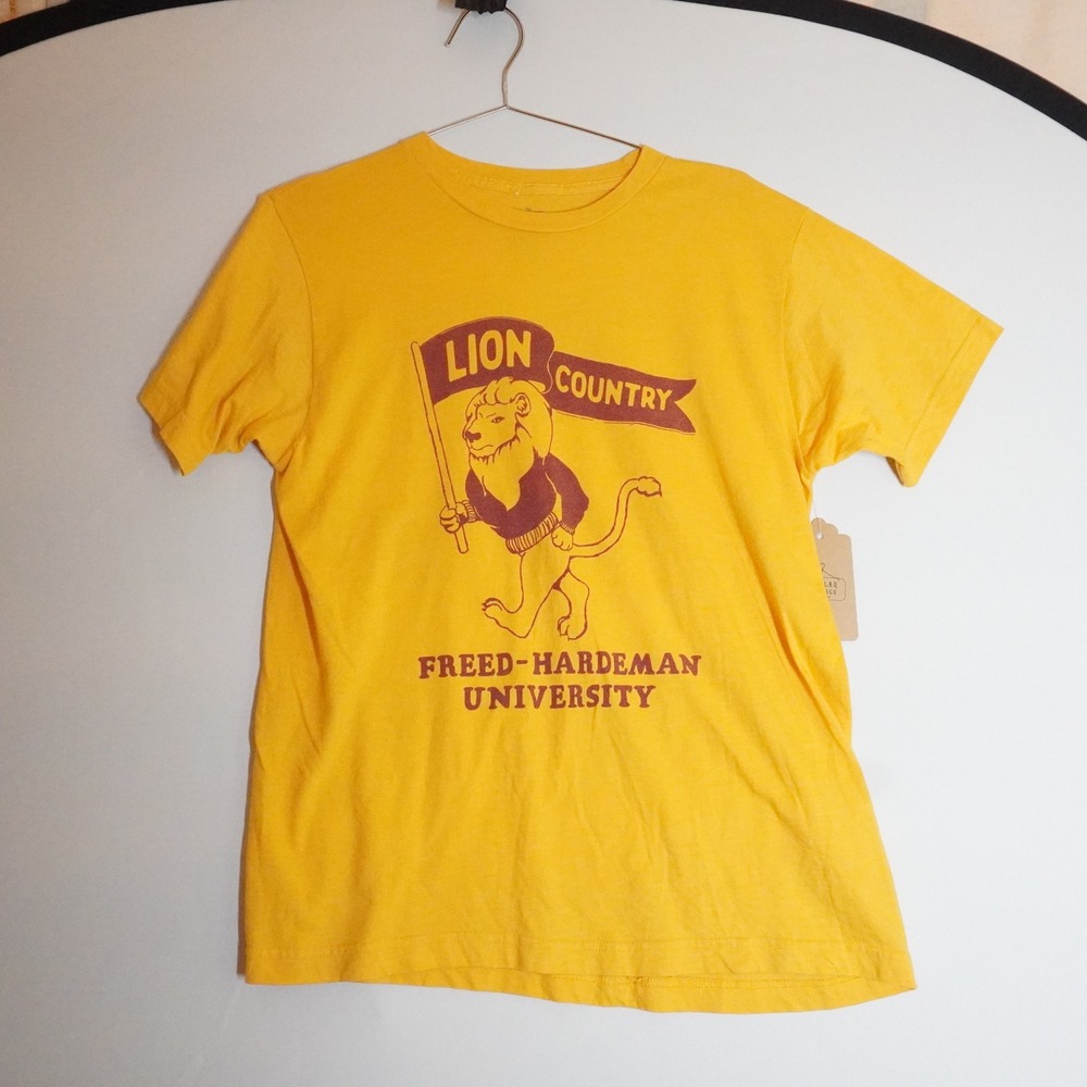 Sunday Cool Freed-Hardeman University Lion Country Yellow Graphic Tee M Retro